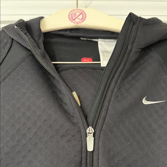 Nike Therma-FIT Hooded Jacket
Women Large Black Warm Zip-Up
Quilted Training - Picture 2 of 12